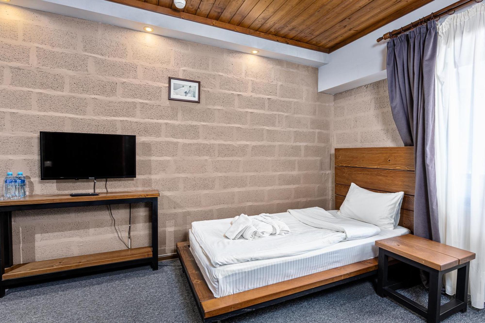 Hotel Alpine Lounge Kazbegi Zimmer foto