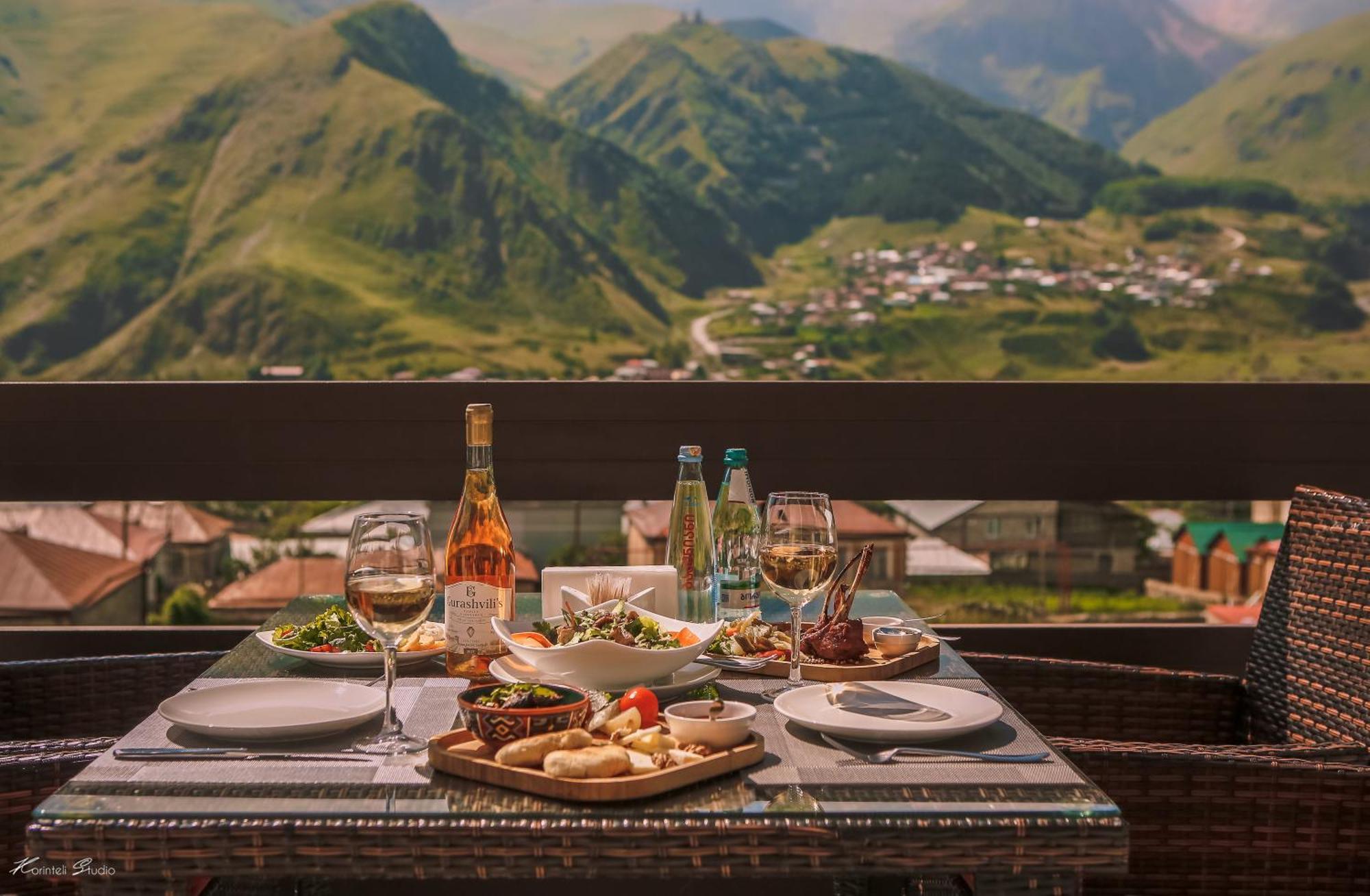 Hotel Alpine Lounge Kazbegi Exterior foto